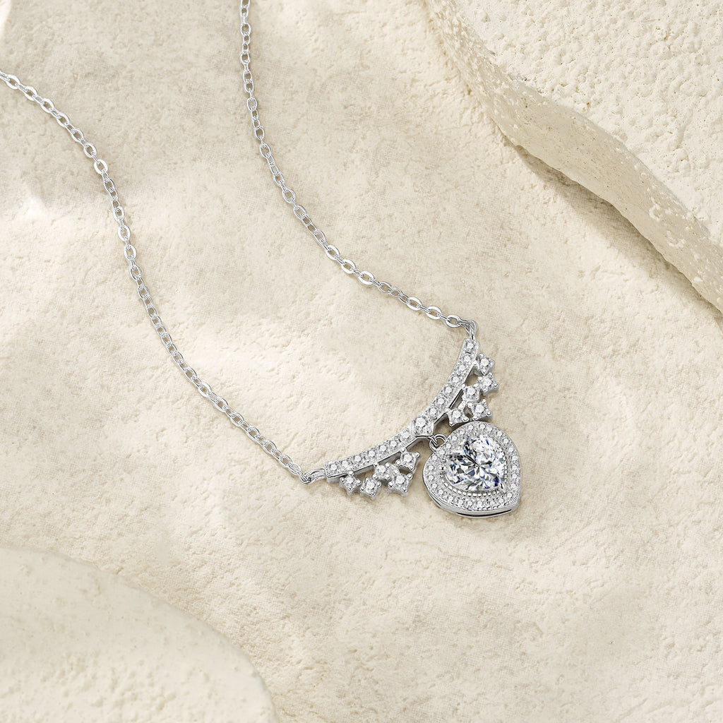 VANLARA Amoura necklace detail