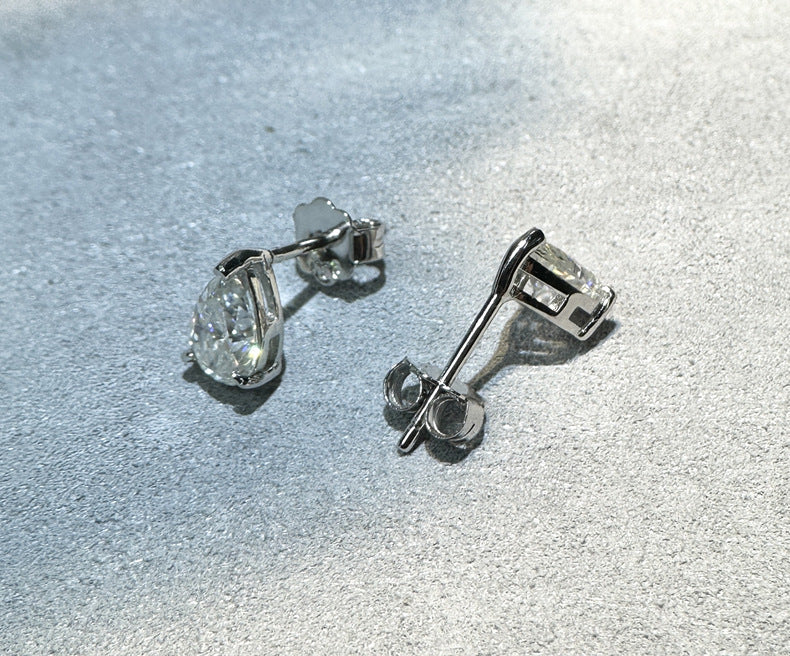 VANLARA Goutte pear moissanite stud earrings back and post detail