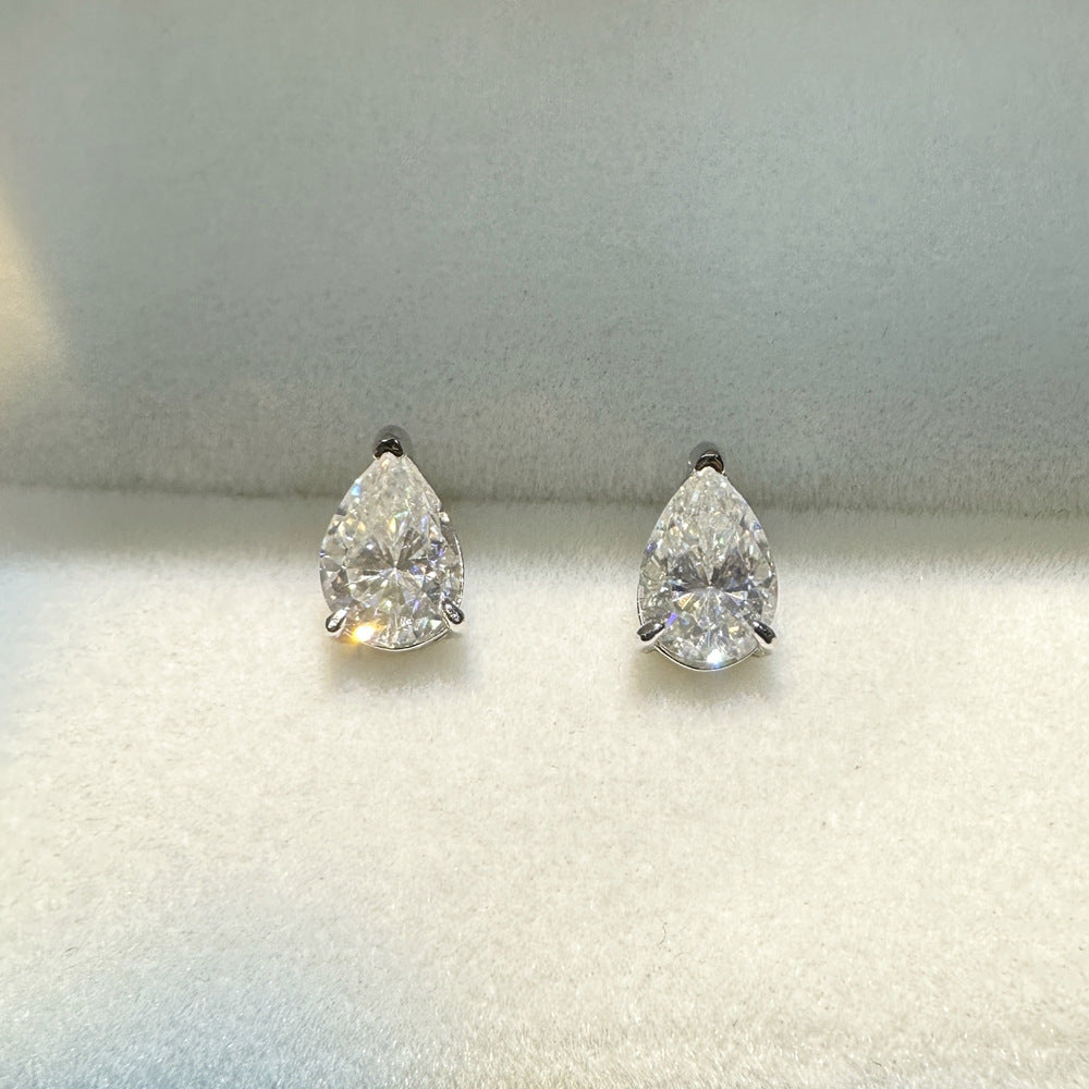 VANLARA Goutte pear moissanite stud earrings in jewelry box front view