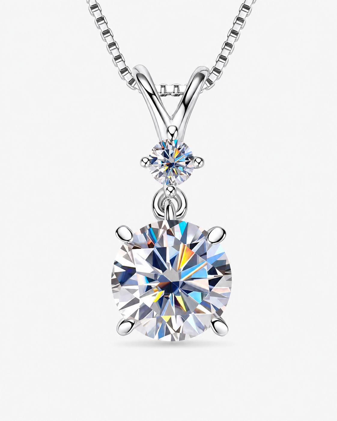 VANLARA Vela round-cut moissanite pendant necklace
