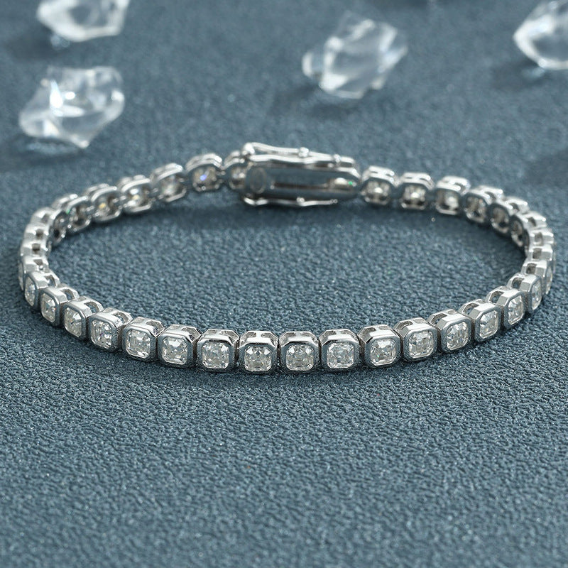 Varenne square moissanite bracelet with 3mm Asscher-cut stones