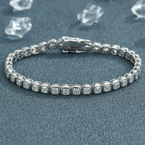 Varenne square moissanite bracelet with 3mm Asscher-cut stones